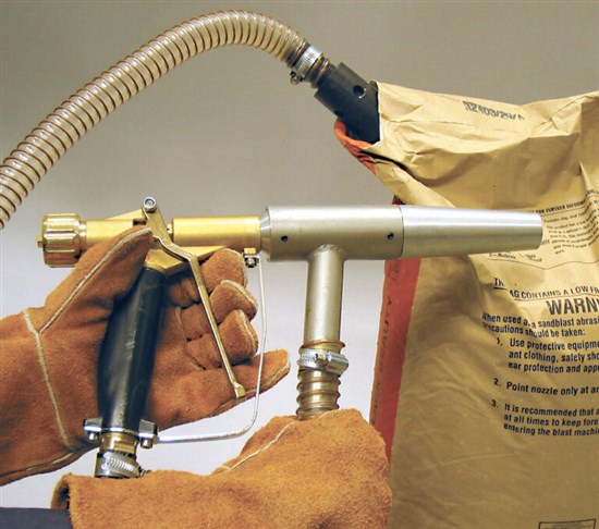 Công dụng của súng bắn cát – thiết bị làm sạch kim loại hiệu quả