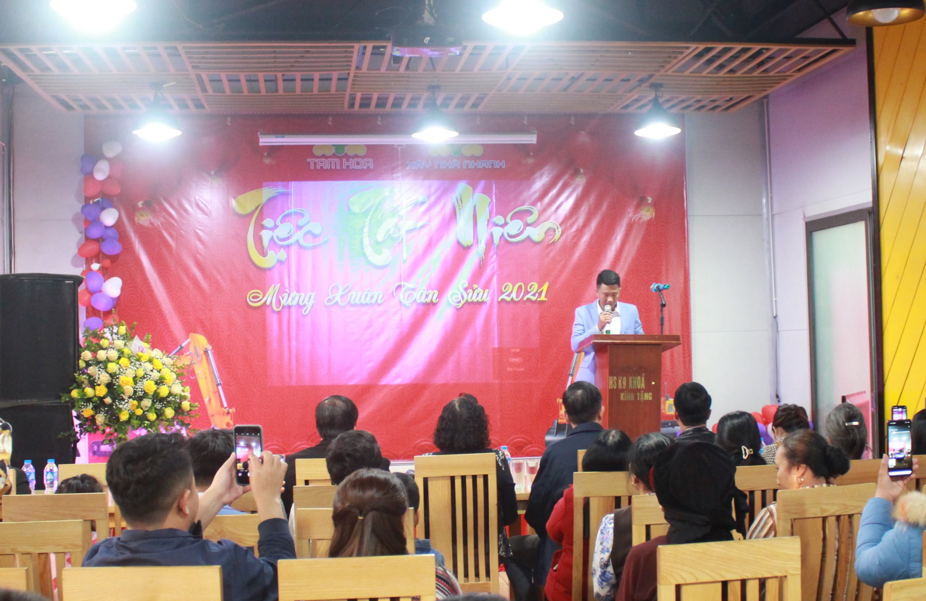 Xây Nhà Nhanh - Tam Hoa tổ chức tiệc tất niên tổng kết năm 2020