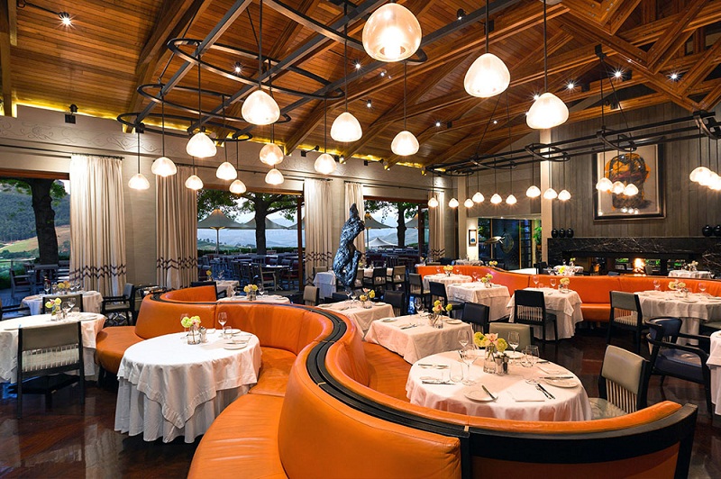 Ánh sáng và nội thất quyết định đáng kể trải nghiệm của khách hàng tại quán ăn