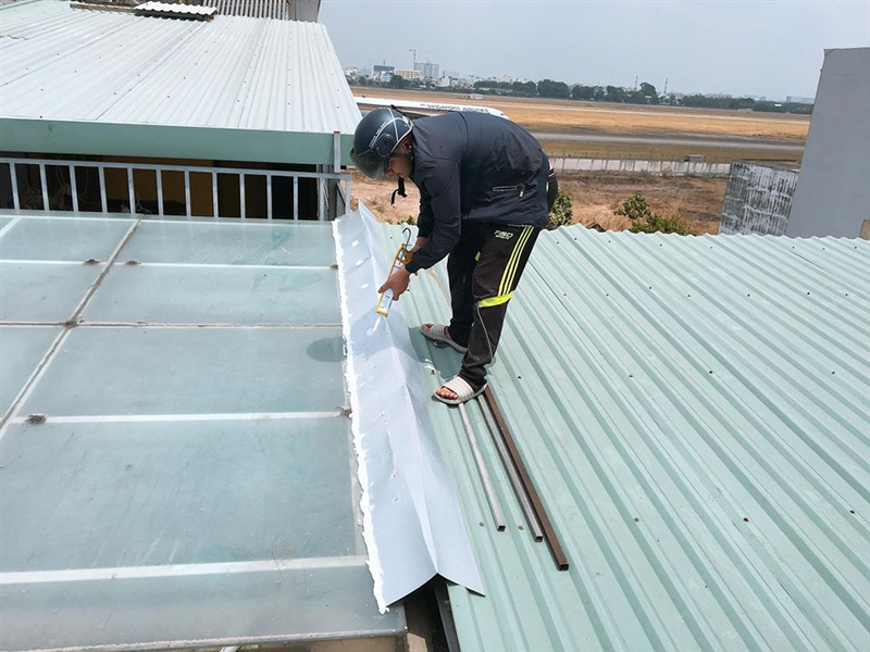 Sửa nhà mái tôn nhanh an toàn đơn giản, nhanh chóng và tiết kiệm chi phí